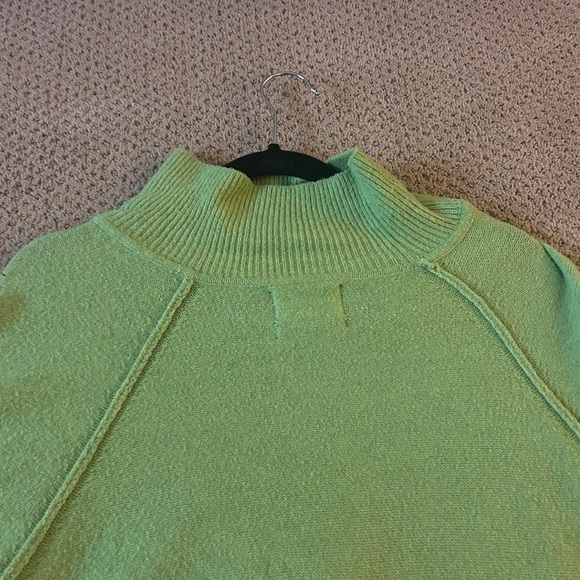 Cropped Urban Outfitters Turtleneck Sweater Size M - Picture 7 of 7